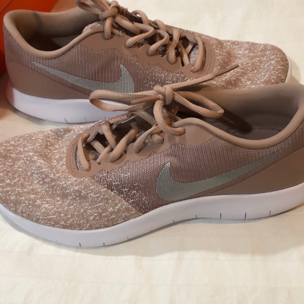 Nike women’s 9.5 athletic shoes